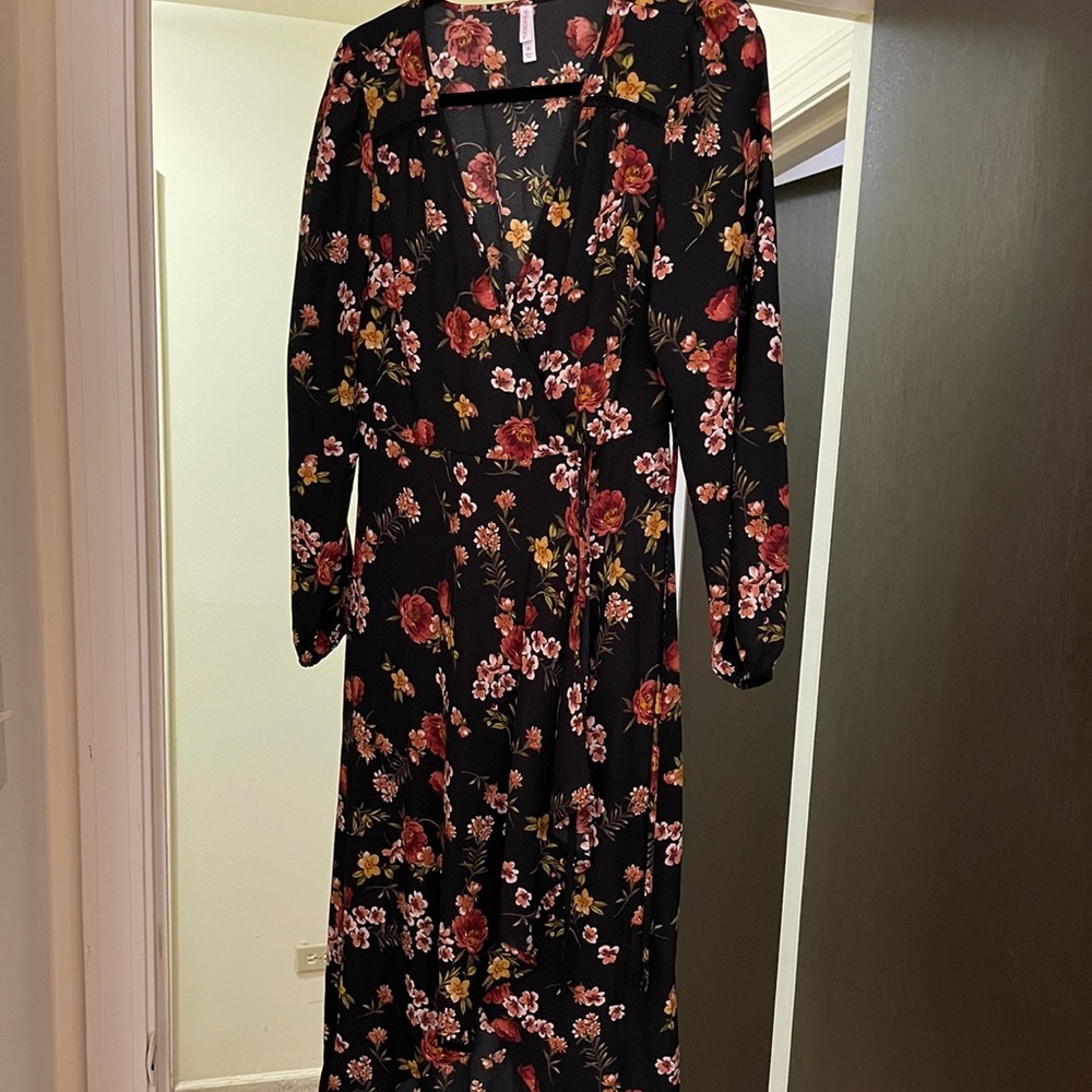 Long floral dress with a v-cut